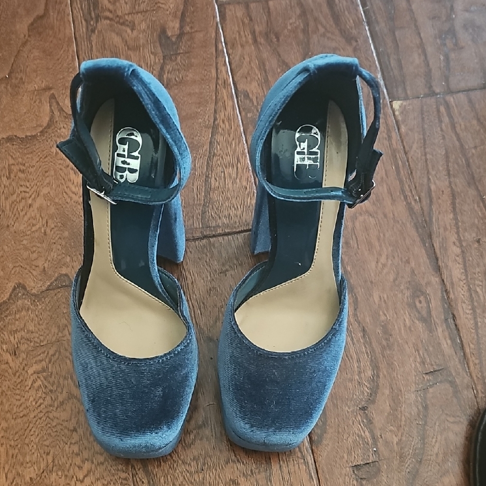 Gianni Bini Women's Teal Velvet Heels